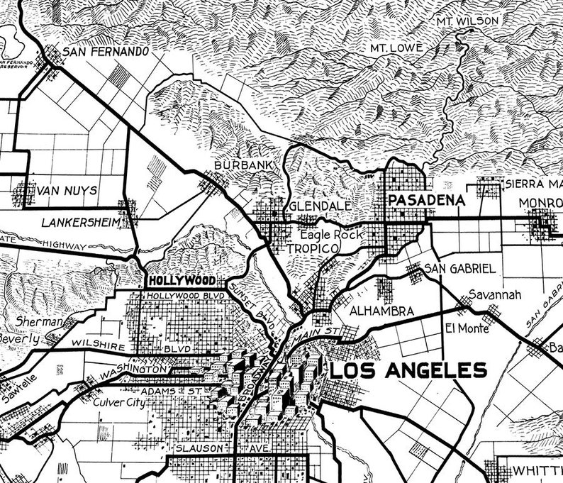 Pu&ograve; includere: Una mappa in bianco e nero di Los Angeles, California, che mostra i quartieri della citt&agrave; e le strade principali. La mappa include i seguenti quartieri: San Fernando, Van Nuys, Lankersheim, Burbank, Hollywood, Glendale, Eagle Rock, Tropico, Pasadena, Alhambra, San Gabriel, Savannah, El Monte e Los Angeles.