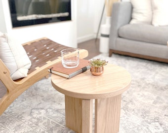 Modern Oak Wood End Table with Round Top, Solid Red Oak, Minimal, Accent or Side Table, Nightstand, Small Drink Table, Coastal, Rustic