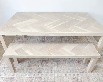 Mesa de comedor de espiga doble de roble blanco y banco a juego, patas de madera estilo cuadrado de 4 postes, juego de mesa de comedor y banco, hecho a pedido