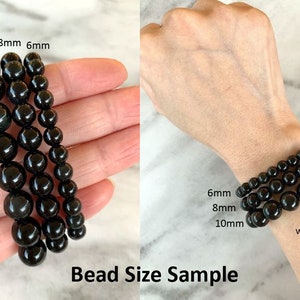 Puede incluir: Tres hileras de cuentas negras, cada una con un tama&ntilde;o diferente: 6 mm, 8 mm y 10 mm. Las cuentas se muestran en una mano para demostrar la diferencia de tama&ntilde;o. "Bead Size Sample" est&aacute; escrito debajo de las cuentas. "Women XS Wrist" est&aacute; escrito debajo de las cuentas en la mano.