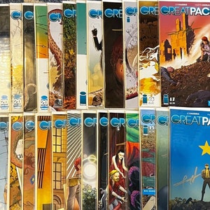 Op de afbeelding: Een verzameling van 30 stripboeken met de titel "Great Pacific". De stripboeken zijn in twee rijen gerangschikt, waarbij de bovenste rij de nummers 1-17 en de onderste rij de nummers 15-30 bevat. De stripboeken zijn allemaal in goede staat en hebben kleurrijke covers.
