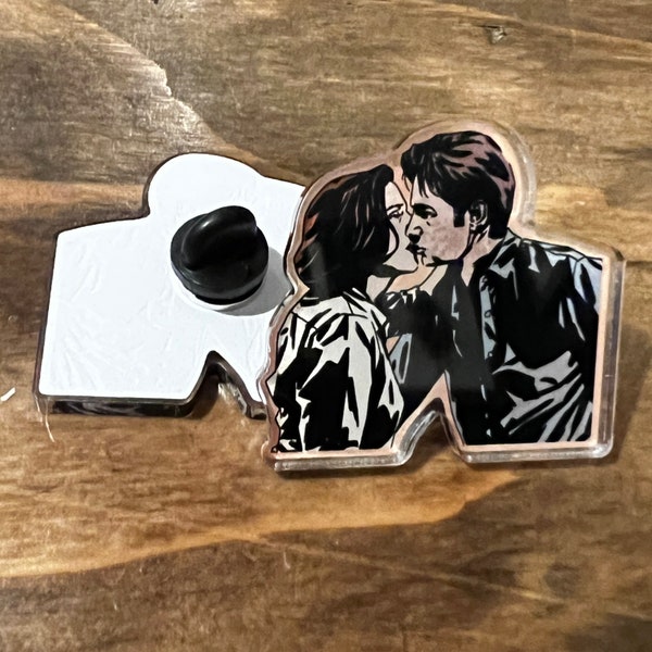 Mulder and Scully Kiss Acrylic Pin X-Files Comics