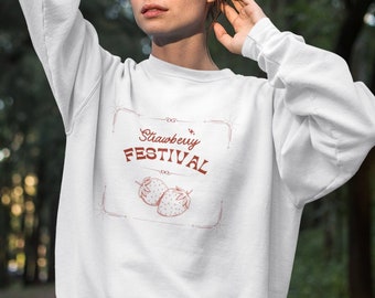 Strawberry Sweater Fruitful Sweatshirt Crewneck Cottagecore Strawberry Sweater Retro Cottage Core Clothes Strawberry Top Botanical Shirt