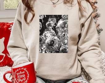 Retro Christmas Disco Ball Sweatshirt Unique Disco Christmas Sweater Gifts Aesthetic Crewneck Disco Balls Print Holiday Gifts Sweater Party