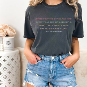 Shakespeare T Shirt Personalized Dark Academia Clothing Customizable Poet Shirt Hamlet Quote Literary Tee Lover Girl Era Aesthetic Tshirt