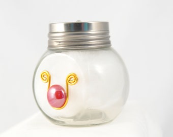Artisan Beaded Glass Cheese & Spice Shaker. Refillable condiment dispenser with stone  wire design. Zero-waste, handcrafted kitchen gift.