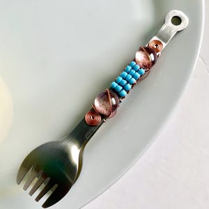 Add sparkle with beaded serving tongs! Ideal for buffets, cocktails, or a fancy gift for the cooks in your life.