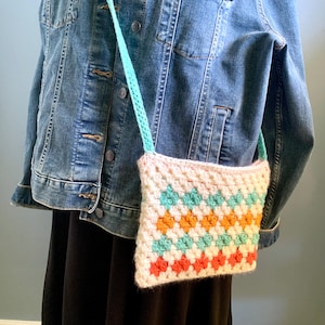 Colorful zipper bag, Crocheted crossbody bag, small handbag, lightweight travel purse, lined knit purse with shoulder strap