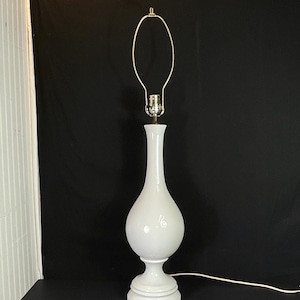 1960&#39;s Sleek Mid Century Modern Danish White Ceramic Table Lamp
