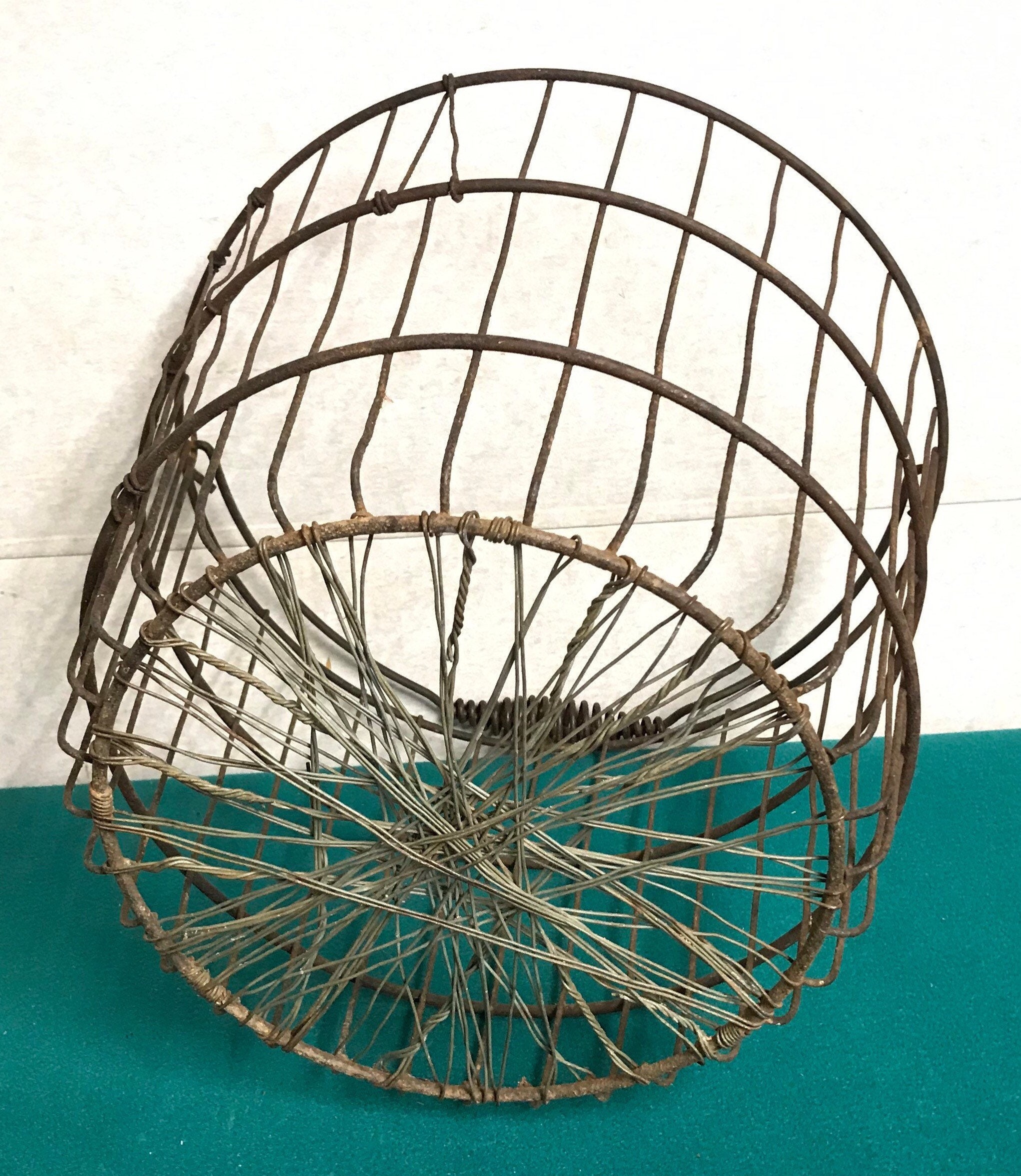 Antique Wire Egg Basket with Wire handle, Primitive Farmhouse Basket