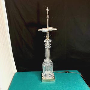 1960&#39;s Sleek MCM Crystal Glass and Chrome Table Lamp with Double Pull Chain Lightbulb Sockets