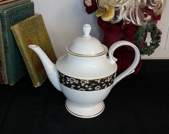 Lenox Classics Collection "Golden Dynasty" Bone China Coffee Pot