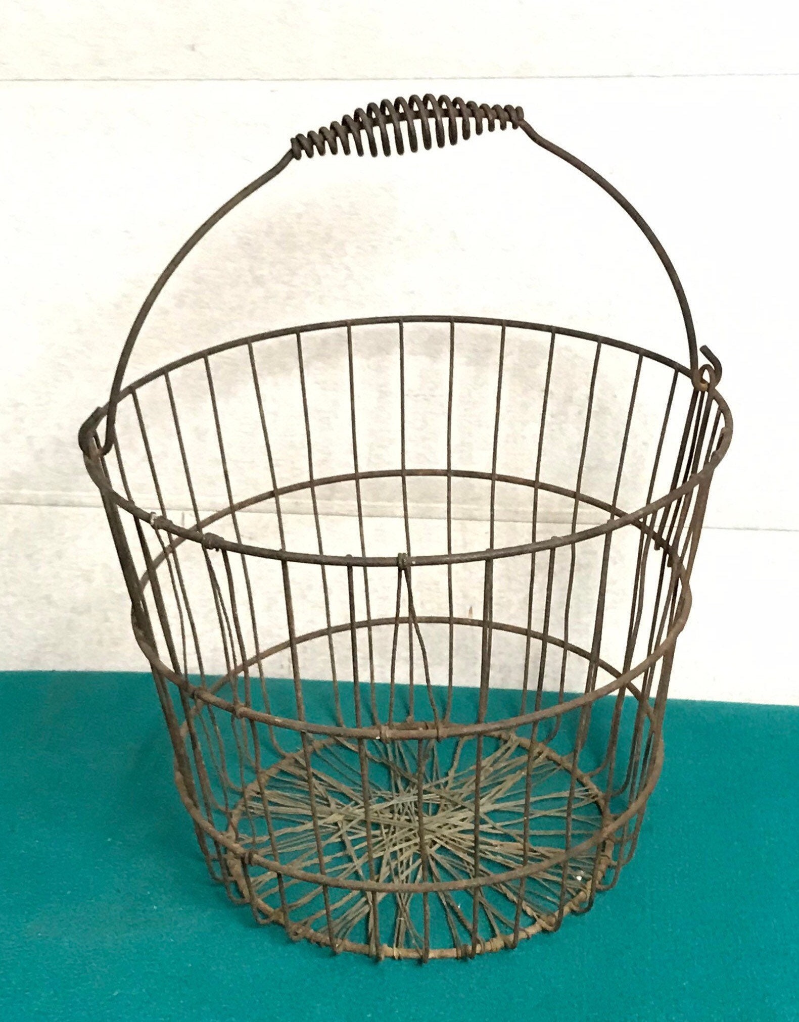Antique Wire Egg Basket with Wire handle, Primitive Farmhouse Basket