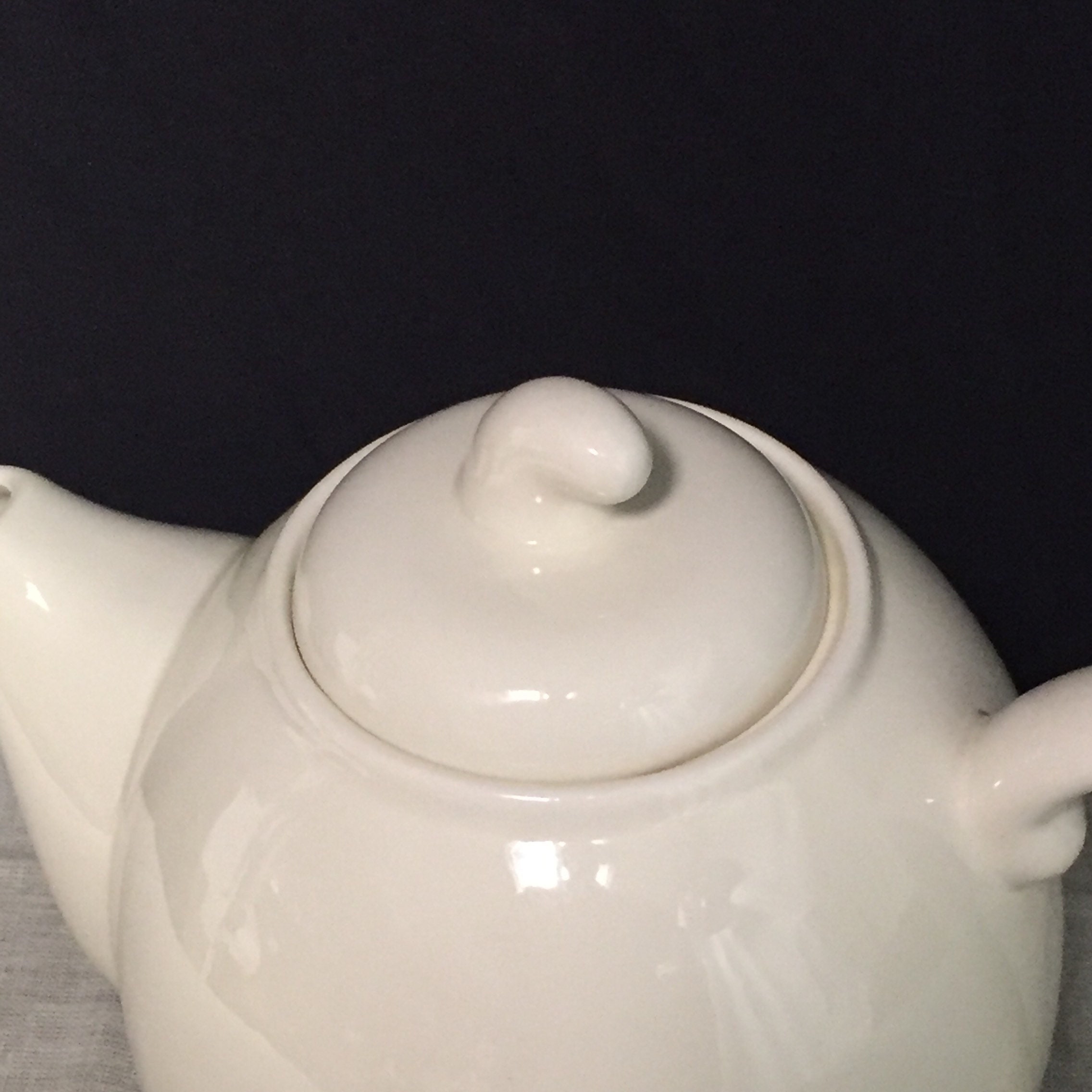 Hallmark White, Porcelain Teapot, Coffee Pot, Tea, Pot, 6 Cup Teapot