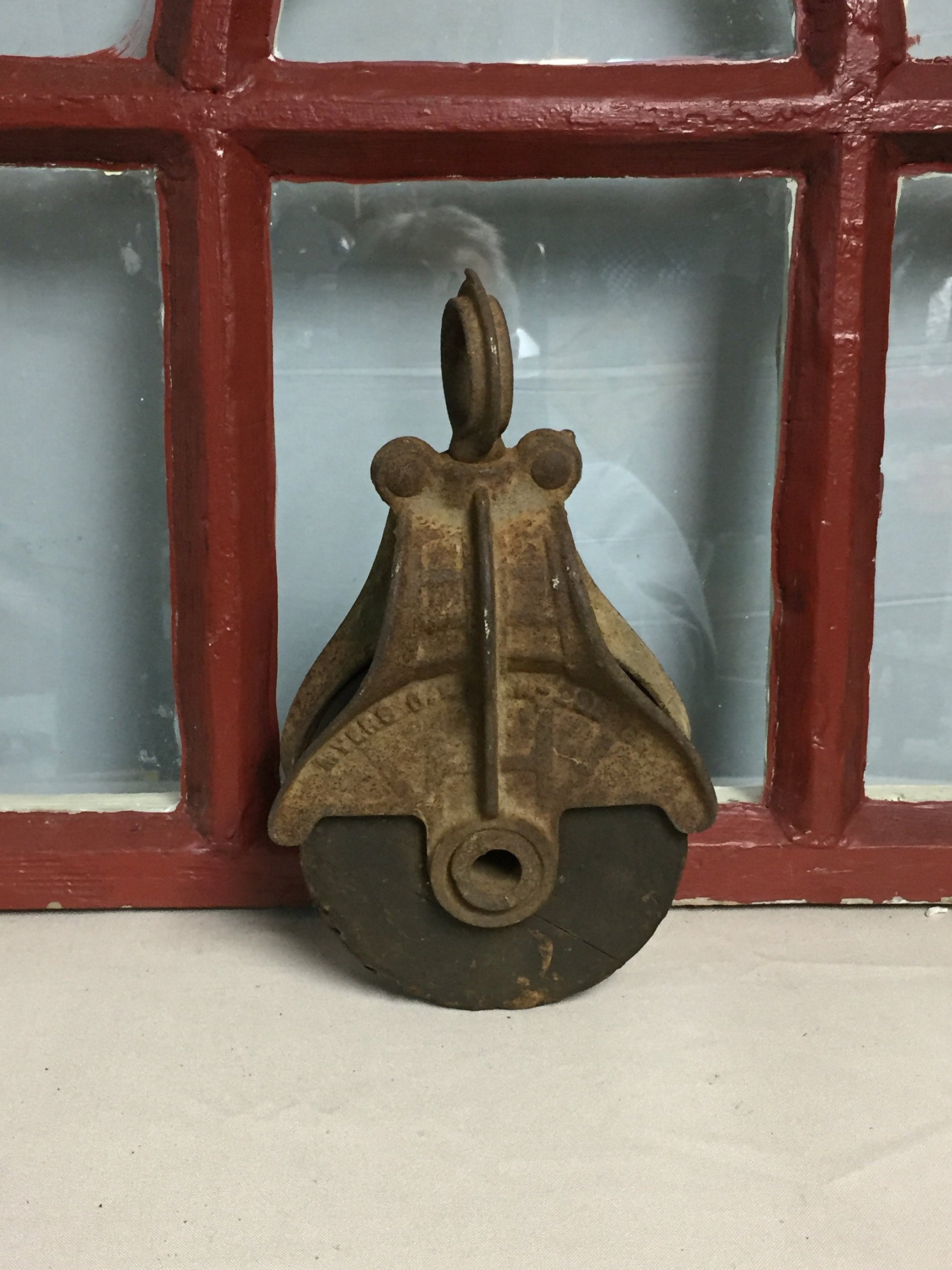 MYERS H299 Cast Iron Pulley with Wooden Wheel, Block and Tackle Barn