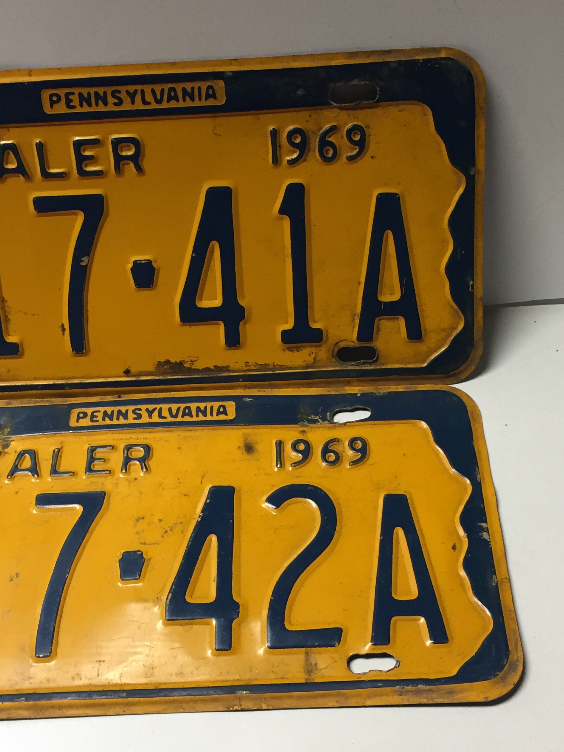 Pennsylvania set of 2 Dealer License Plates, 1969, Consecutive Numbers