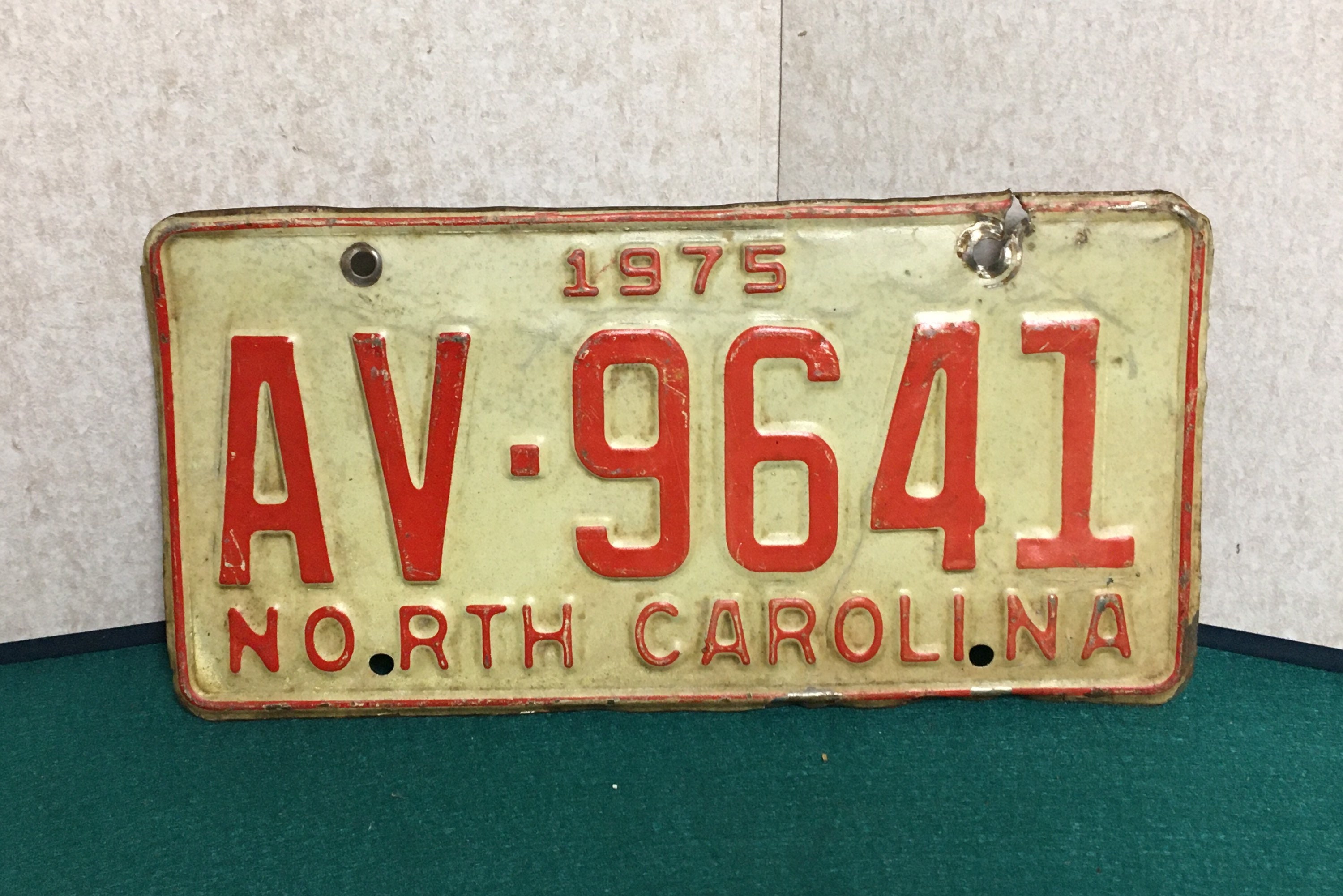 1975 North Carolina Car License Plate Automobile Registration Tag AV-9641