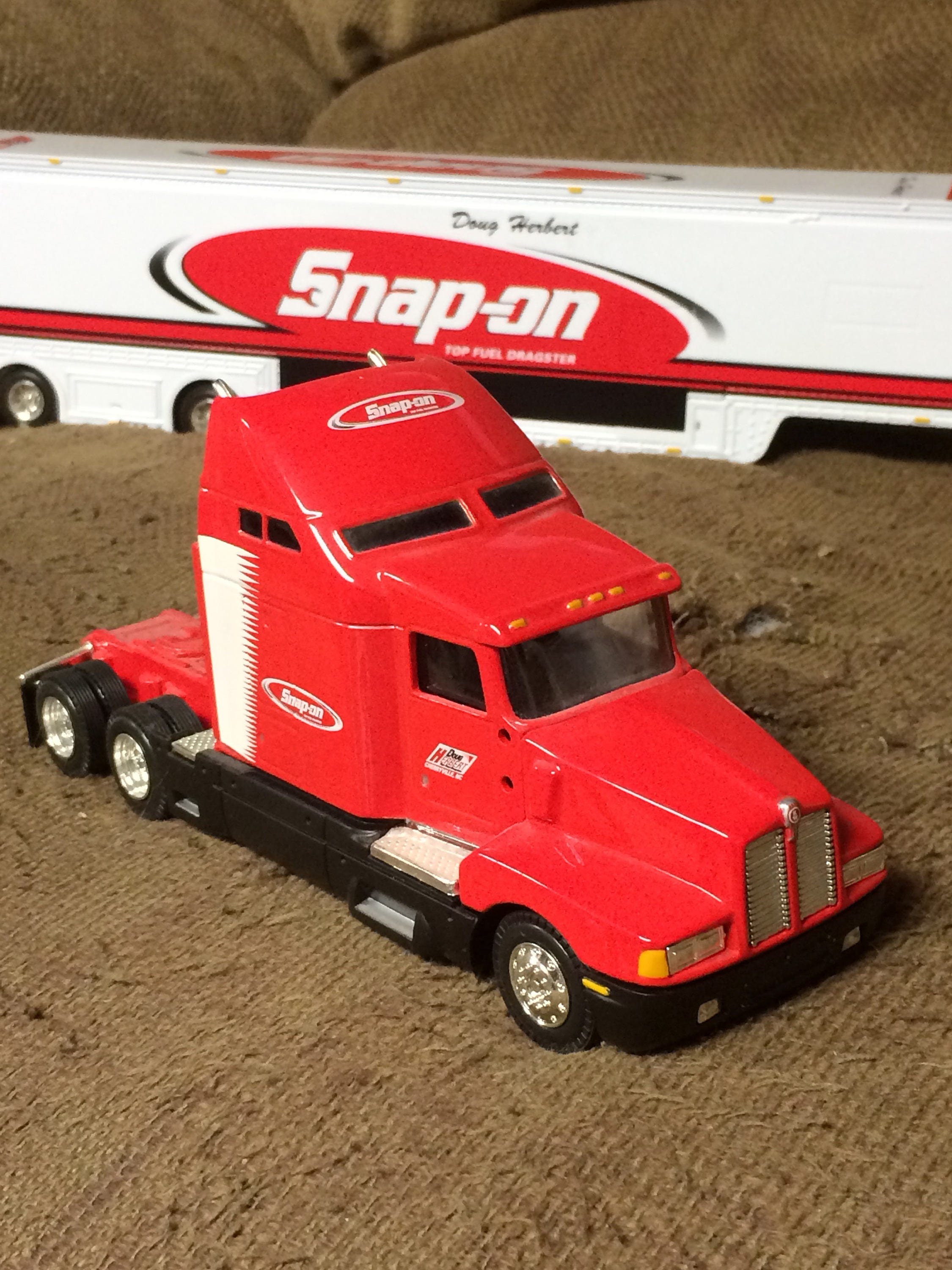 Vintage Ertl SnapOn Truck 143 Scale Kenworth T600B SN 19690 New In