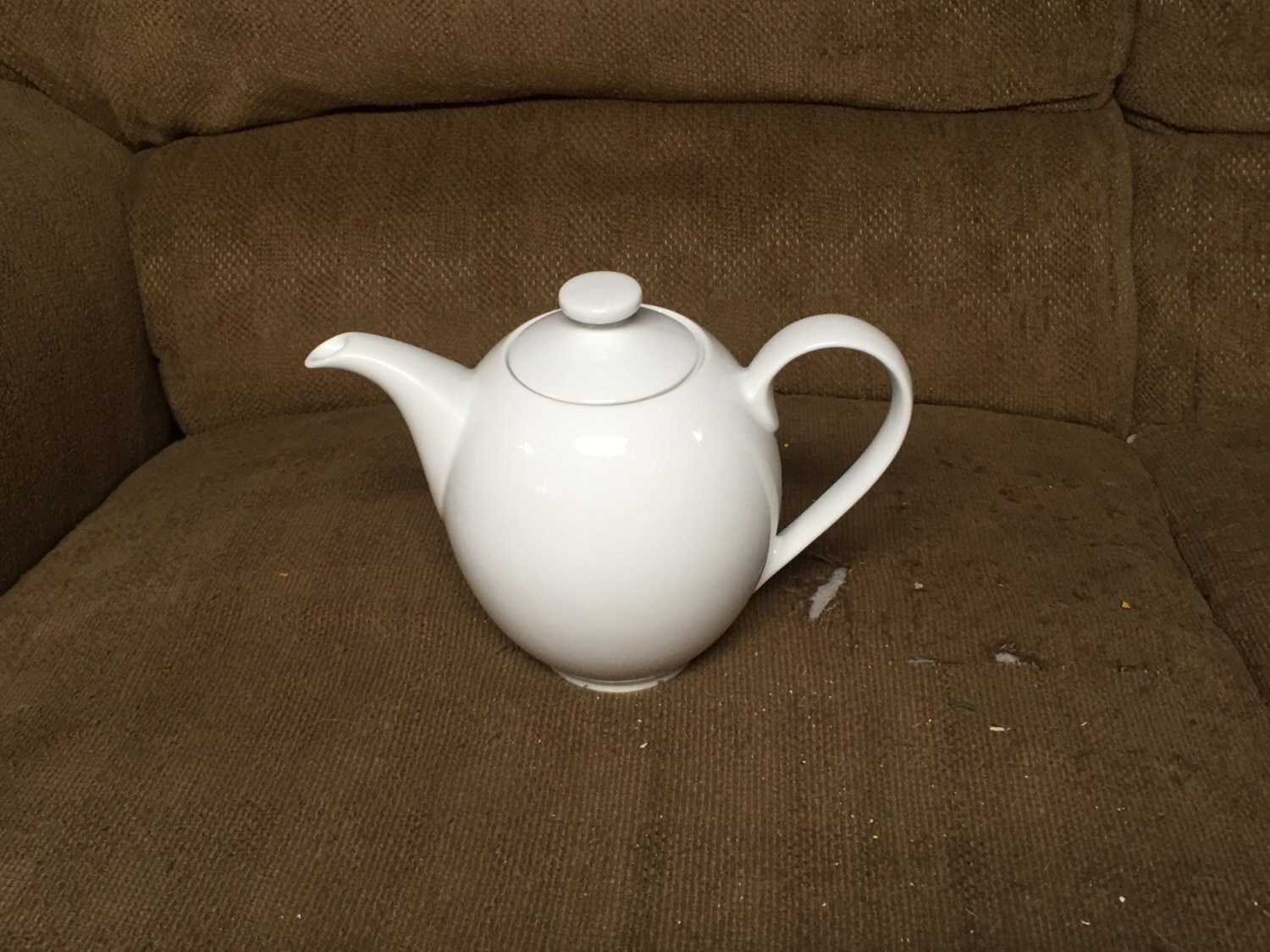 Crate and Barrel Porcelain Ceramic Teapot 5 Cup White EXCELLENT CONDITION