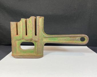 Antique John Deer Cast Iron Chain Breaker Tool J1480-H
