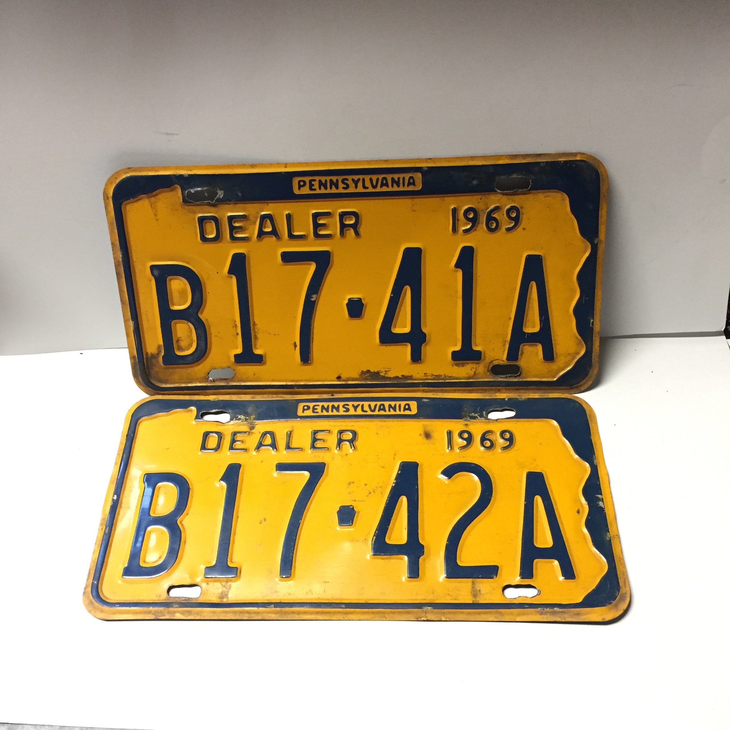 Pennsylvania set of 2 Dealer License Plates, 1969, Consecutive Numbers