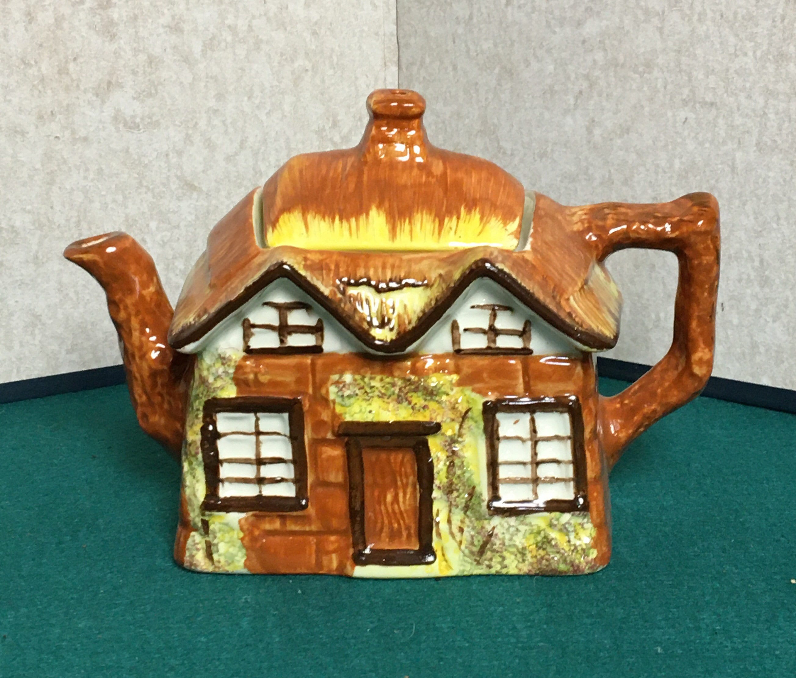 Ye Olde Cottage Teapot, P & K, Price Kensington Cottage Ware English