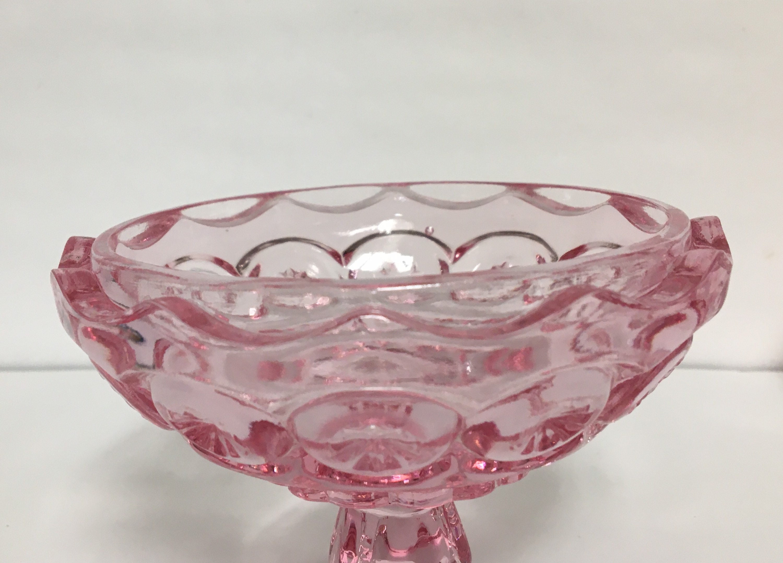 L.E. Smith Moon and Stars Pink Glass Candy Dish With Lid, Compote
