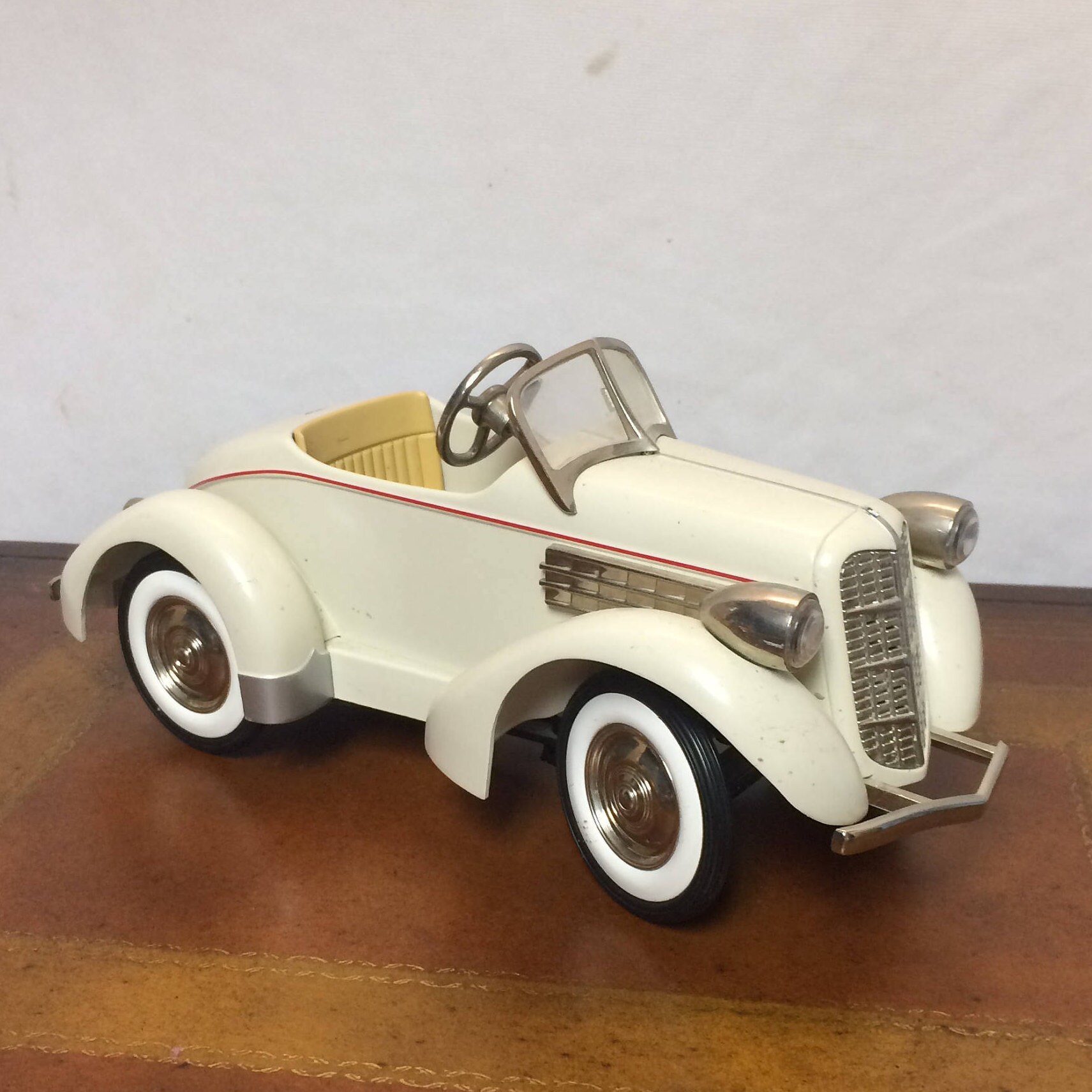 Hallmark Kiddie Car Classics 1935 Gilham Auburn Collectible Antique