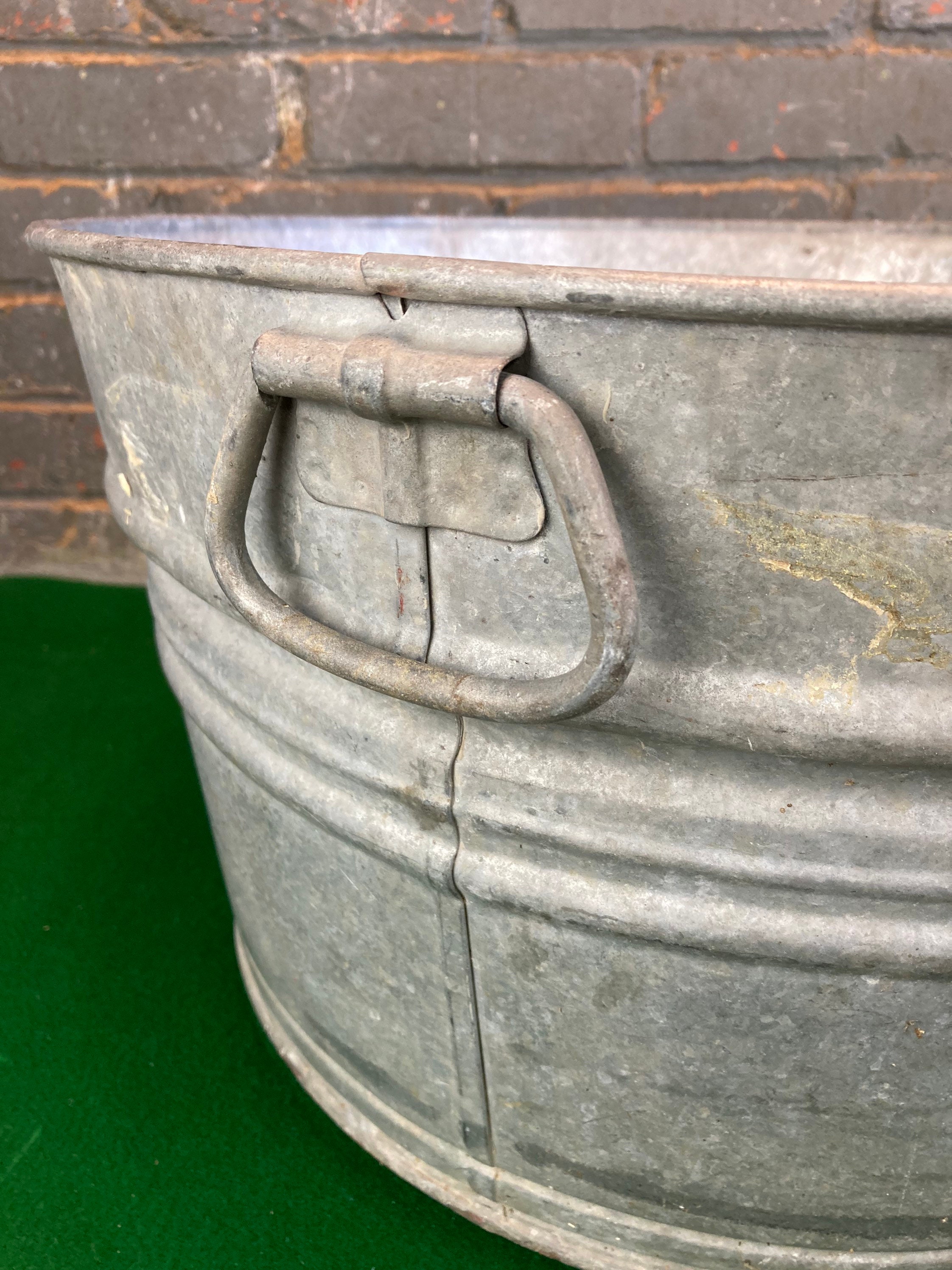Vintage Large Round Galvanized Metal Wash Tub, Outdoor Party Ice Tub