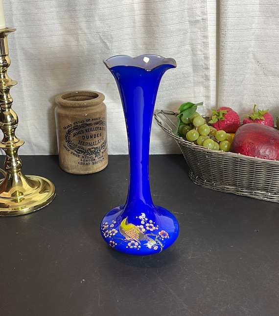 Kobaltblaue Überfangglas-Vase, Gekräuselter Rand, Handgemalter Vogel, Giftcraft