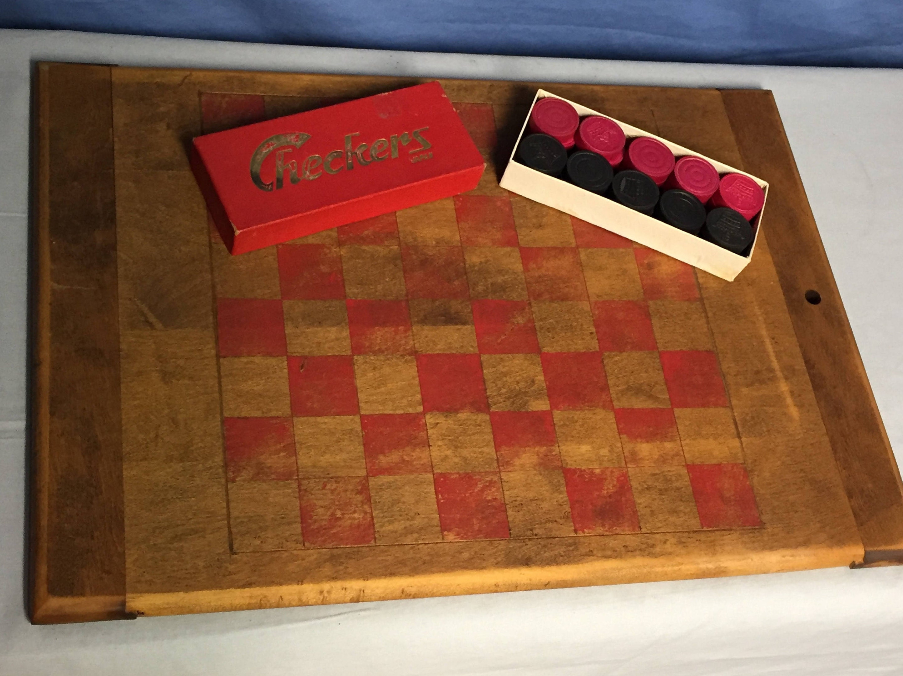 vintage-wooden-checker-board-with-checkers-in-the-original-box