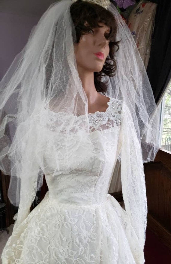 1950's Tiered Lace, Satin & Tulle Wedding Dress a… - image 6