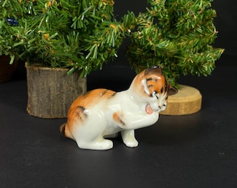 Royal Doulton Cat Figurine, Made in England