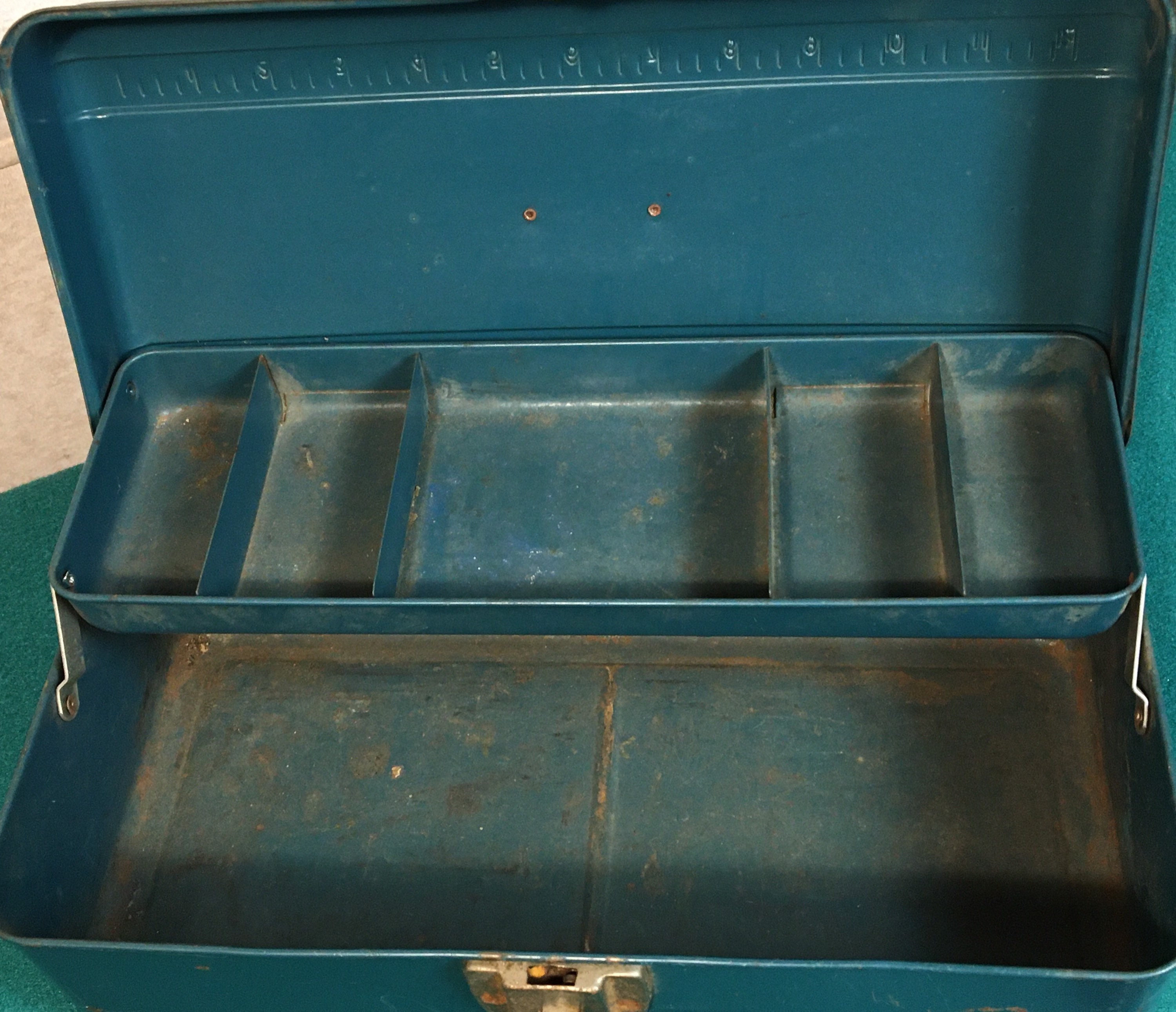 Green Metal Tackle Box Fishing Tackle Tool Box Missing Tray Inside Vintage  -  Canada