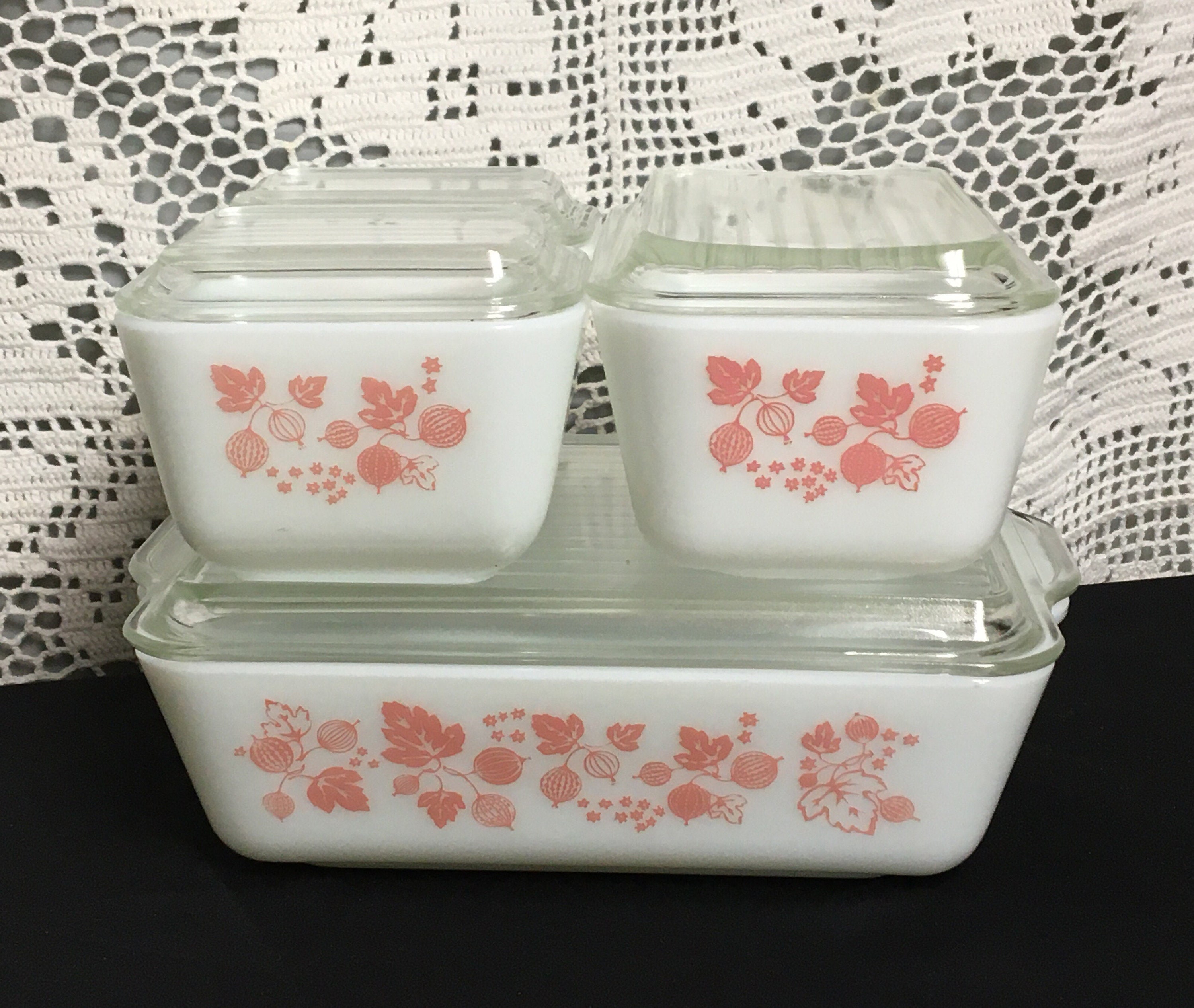 Pyrex Pink Gooseberry Refrigerator Set, Very Good Condition, Complete
