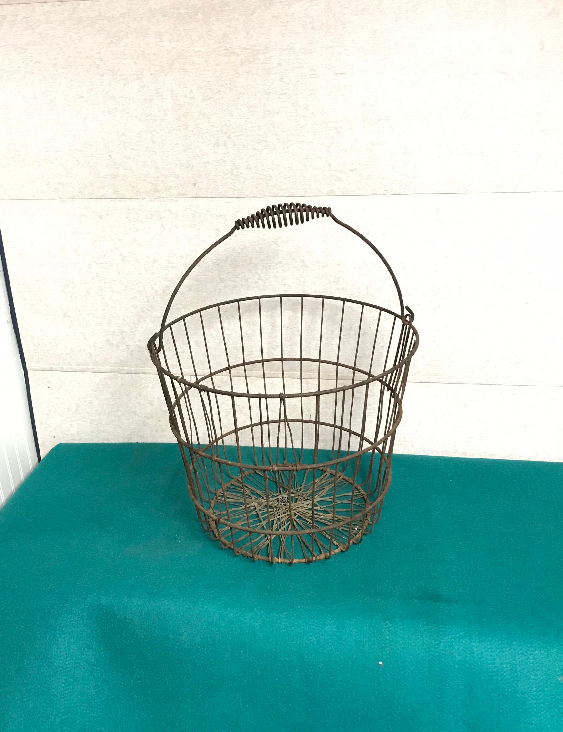 Antique Wire Egg Basket with Wire handle, Primitive Farmhouse Basket