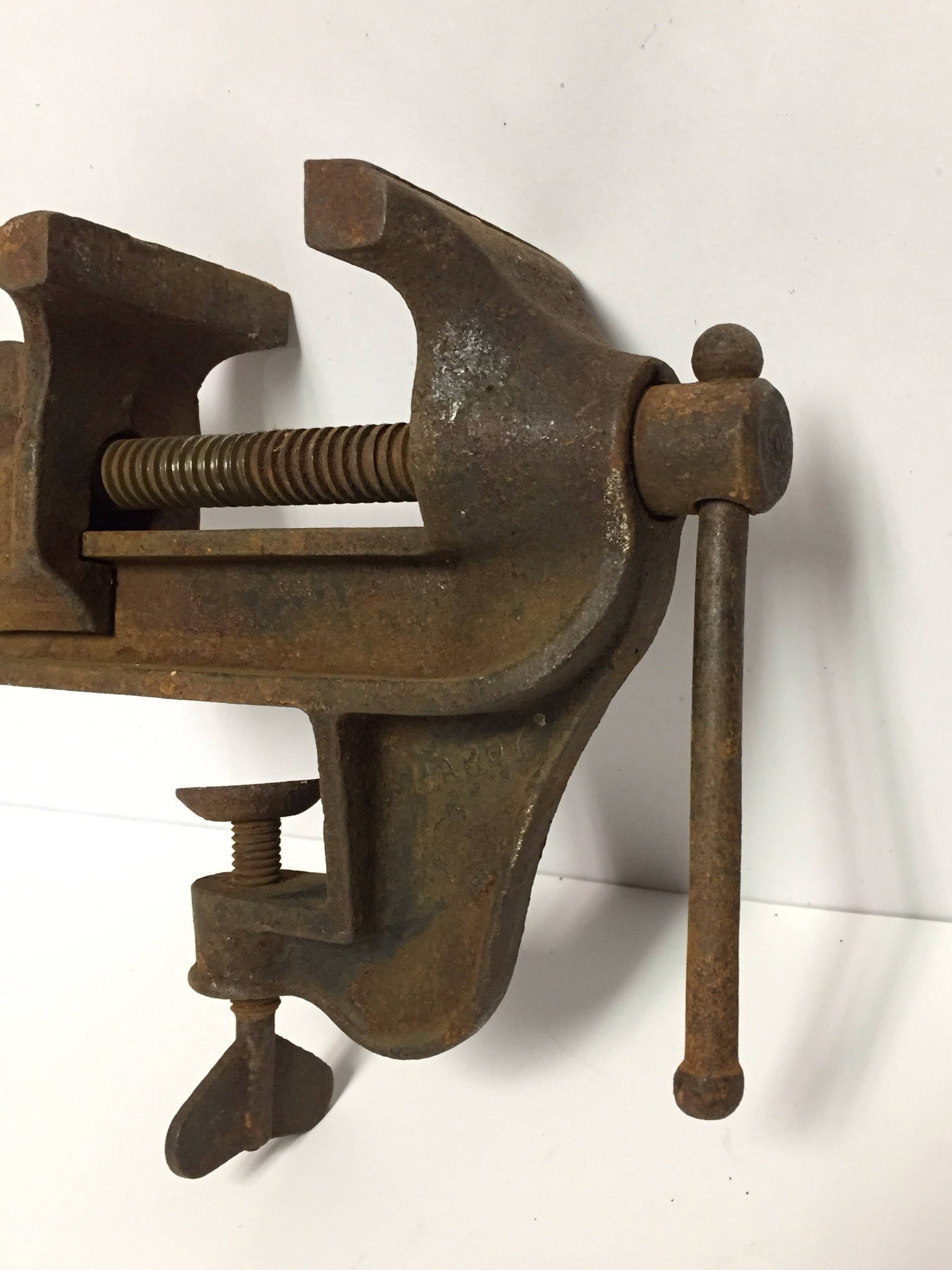 A Small Vintage HARDY No. 2 Clampon Portable Vise with an Anvil Made