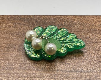 Green Glitter Lucite Leaf Brooch with Faux Pearls, Confetti Acrylic, 1950's Brooch