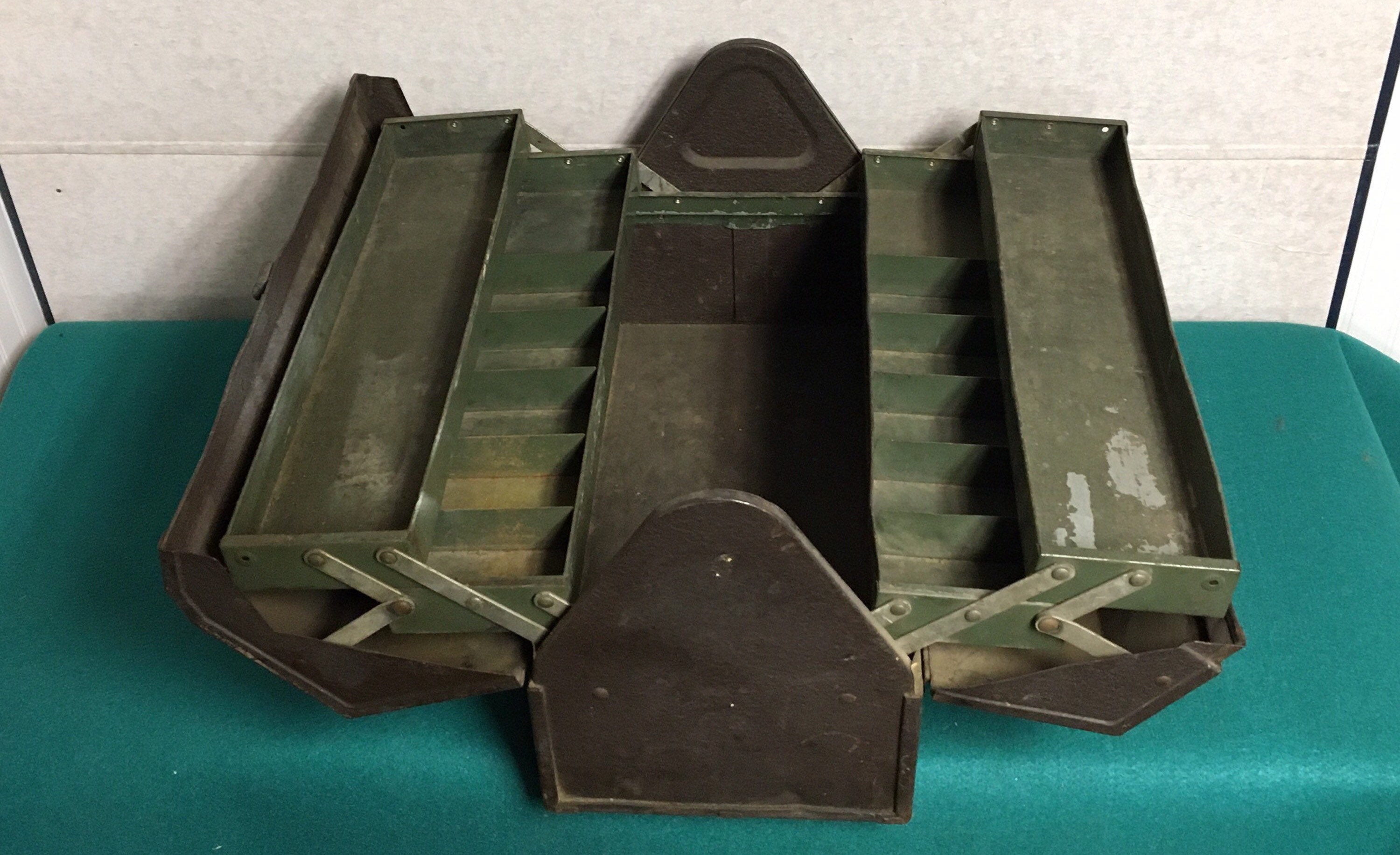 Vintage Kennedy Cantilever Toolbox, Machinist, Hip Roof with Locking Latch