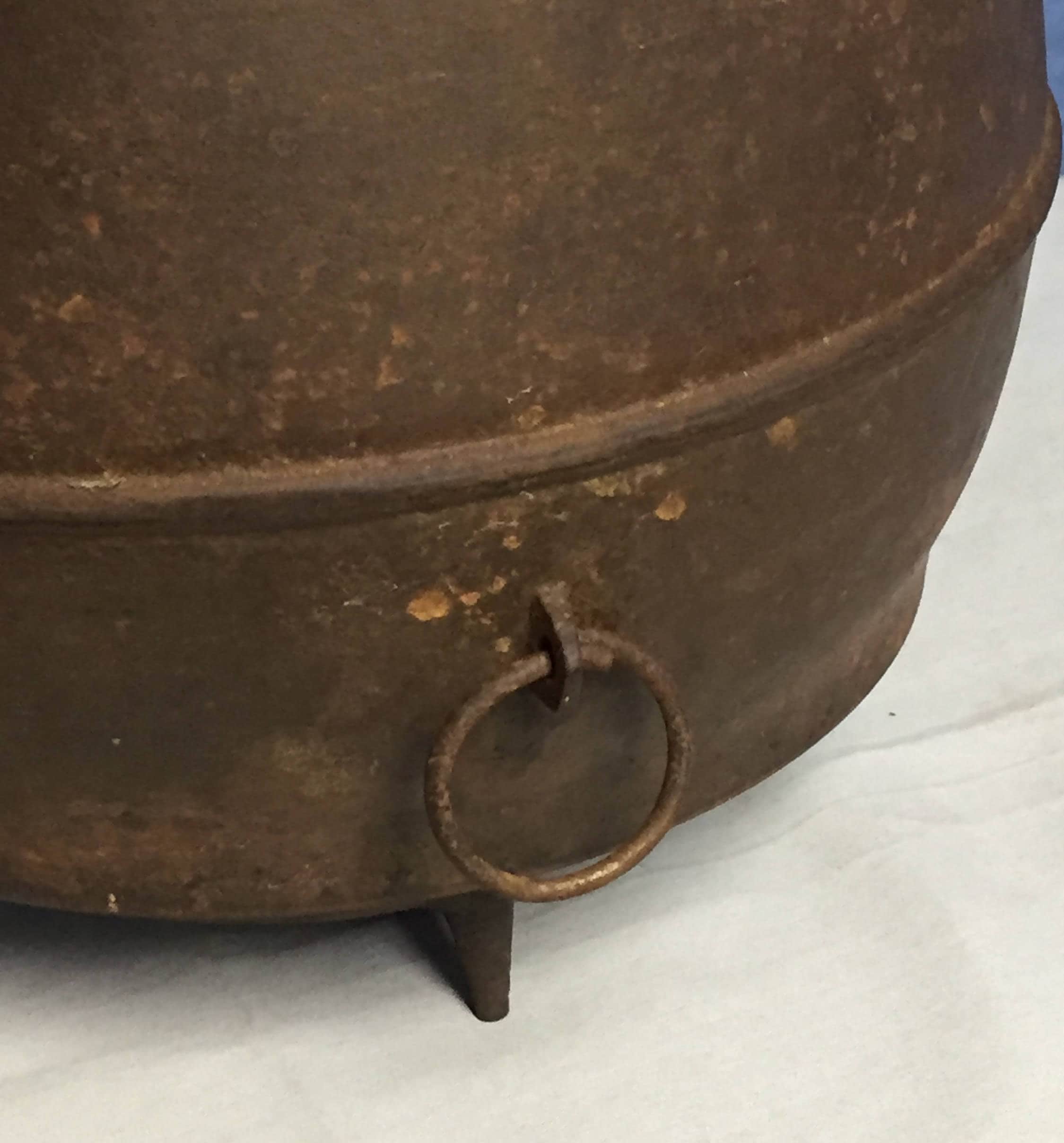 ERIE 8 Cast Iron Kettle Bean Pot with 3 legs and Handle, Primitive