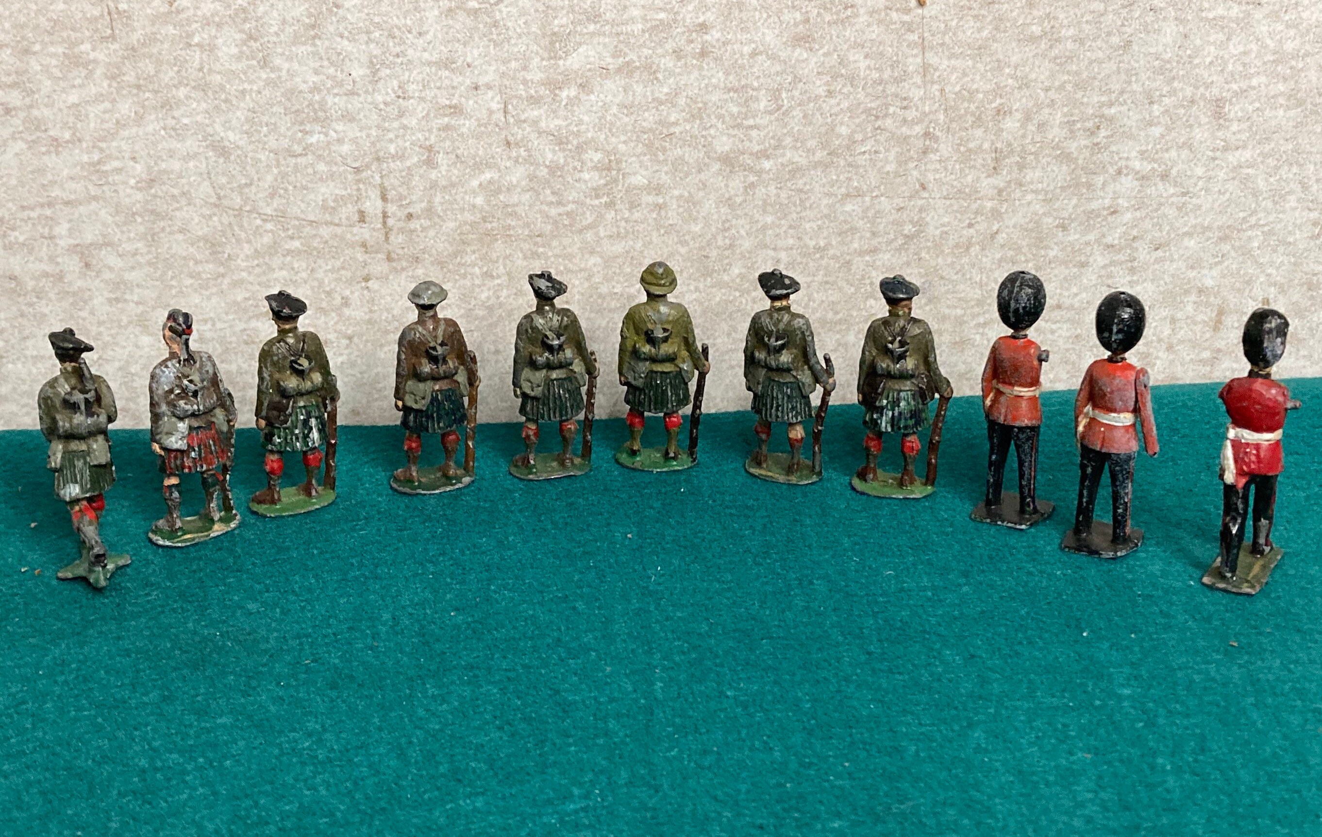 Vintage Eire Lead Toy Soldiers, Metal Army Men, Scottish Soldiers