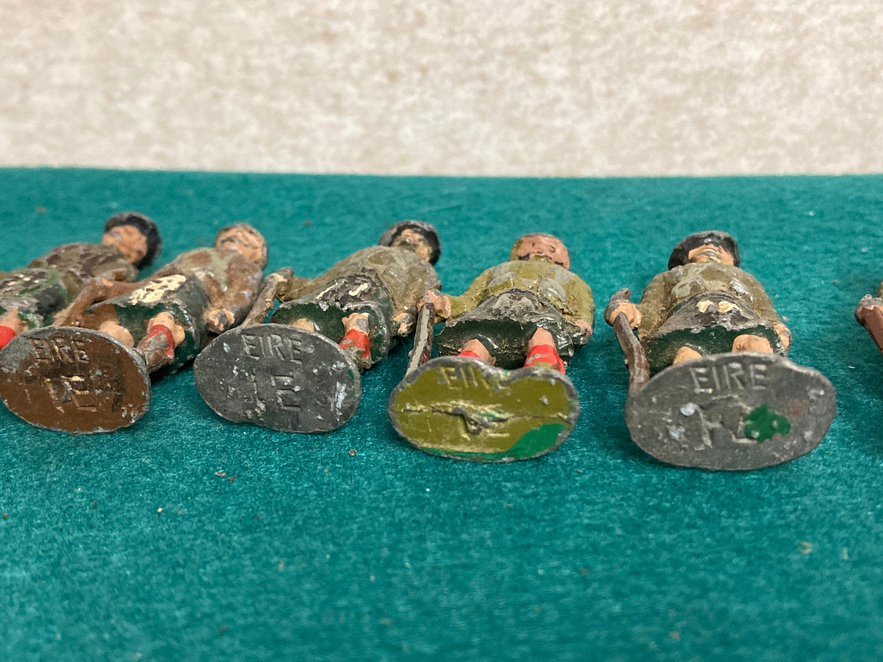 Vintage Eire Lead Toy Soldiers, Metal Army Men, Scottish Soldiers