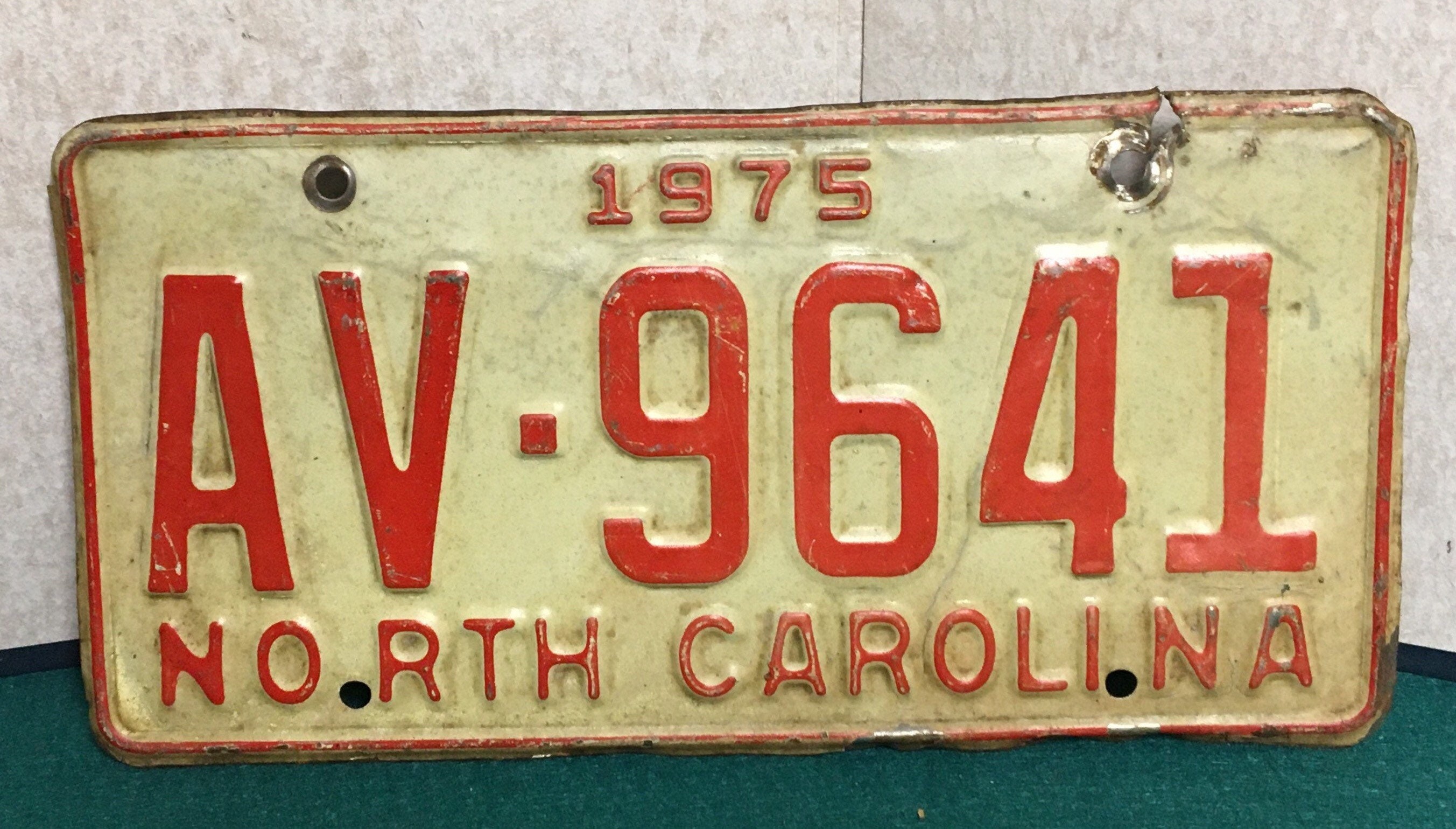 1975 North Carolina Car License Plate Automobile Registration Tag AV-9641