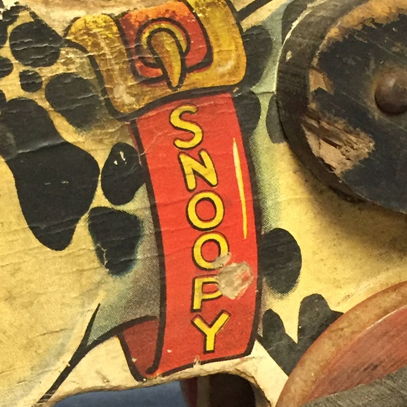 snoopy sniffer pull toy