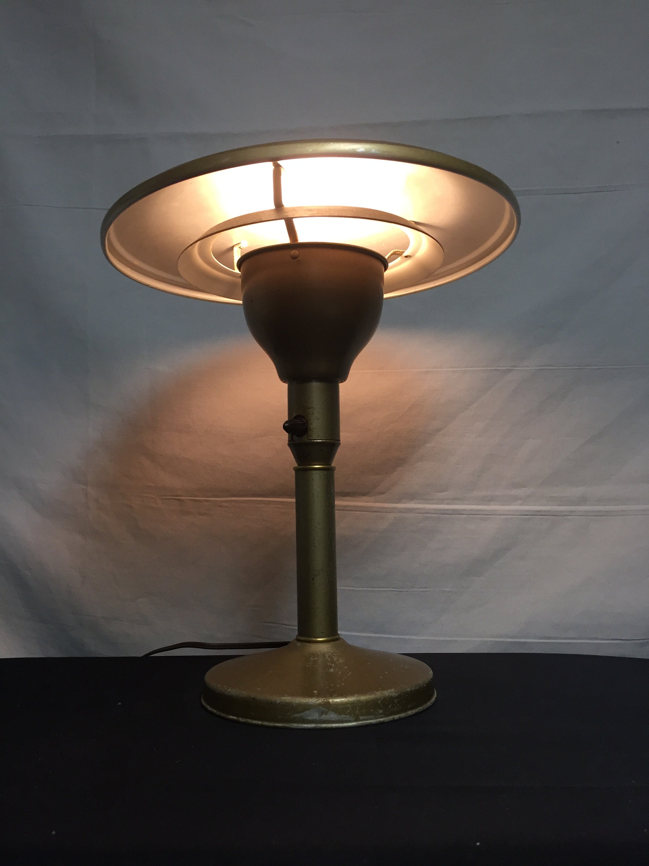 MidCentury Modern Atomic Table Desk Lamp, Sight Light Corp, UFO Style Lamp, Saucer Shade,