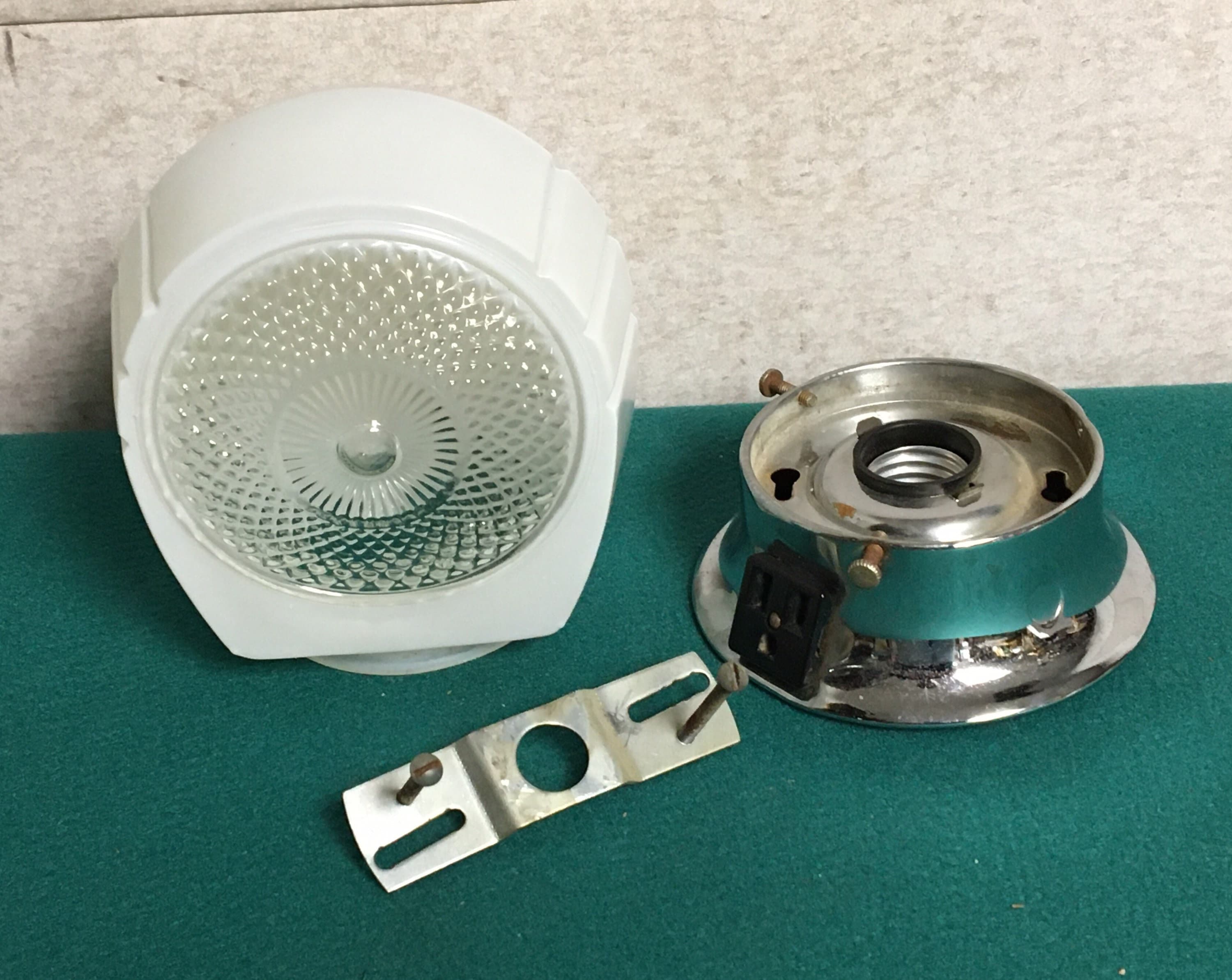 Mid Century Bathroom Chrome Electric Wall Light Fixture Sconce, 1950's