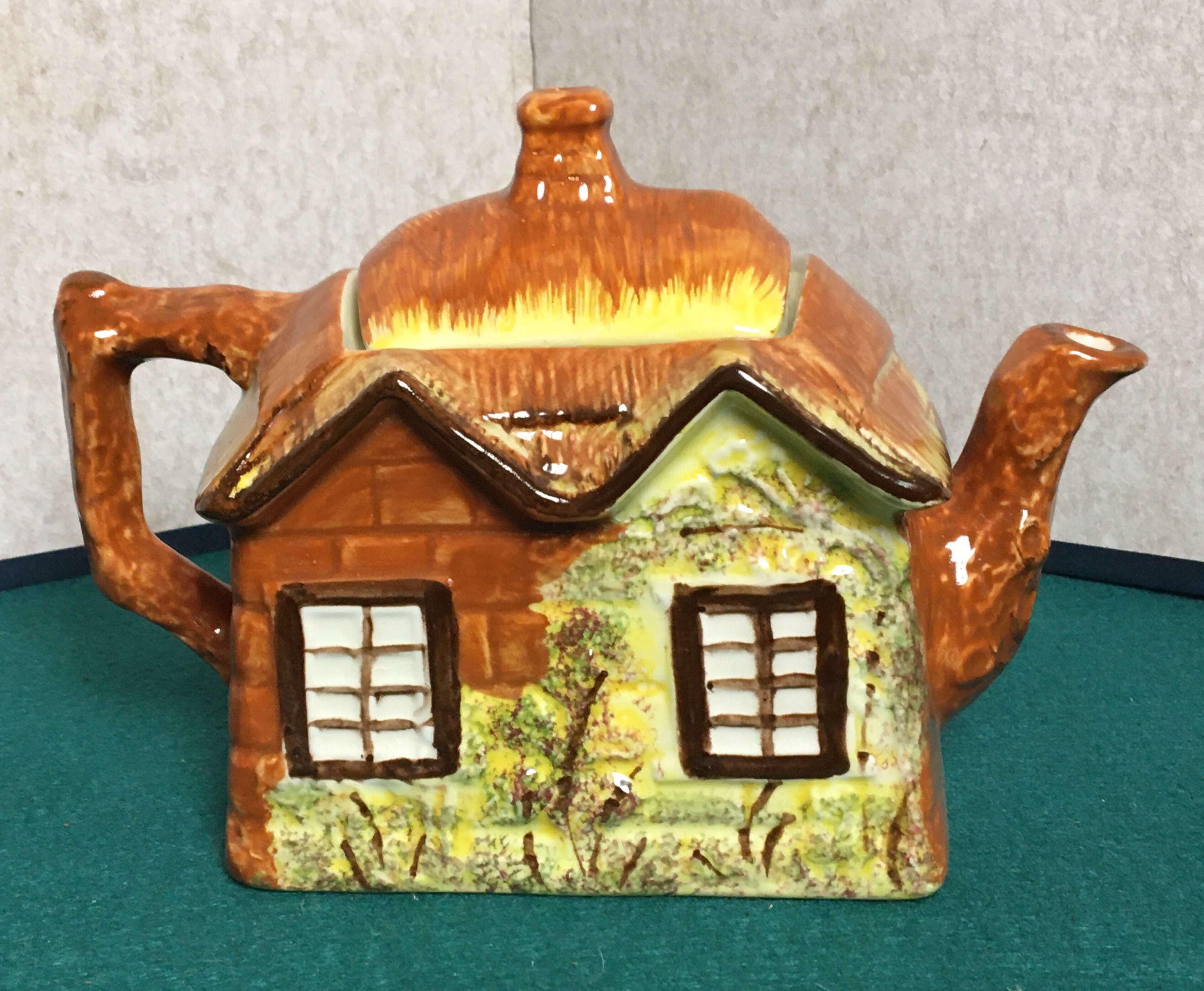 Ye Olde Cottage Teapot, P & K, Price Kensington Cottage Ware English
