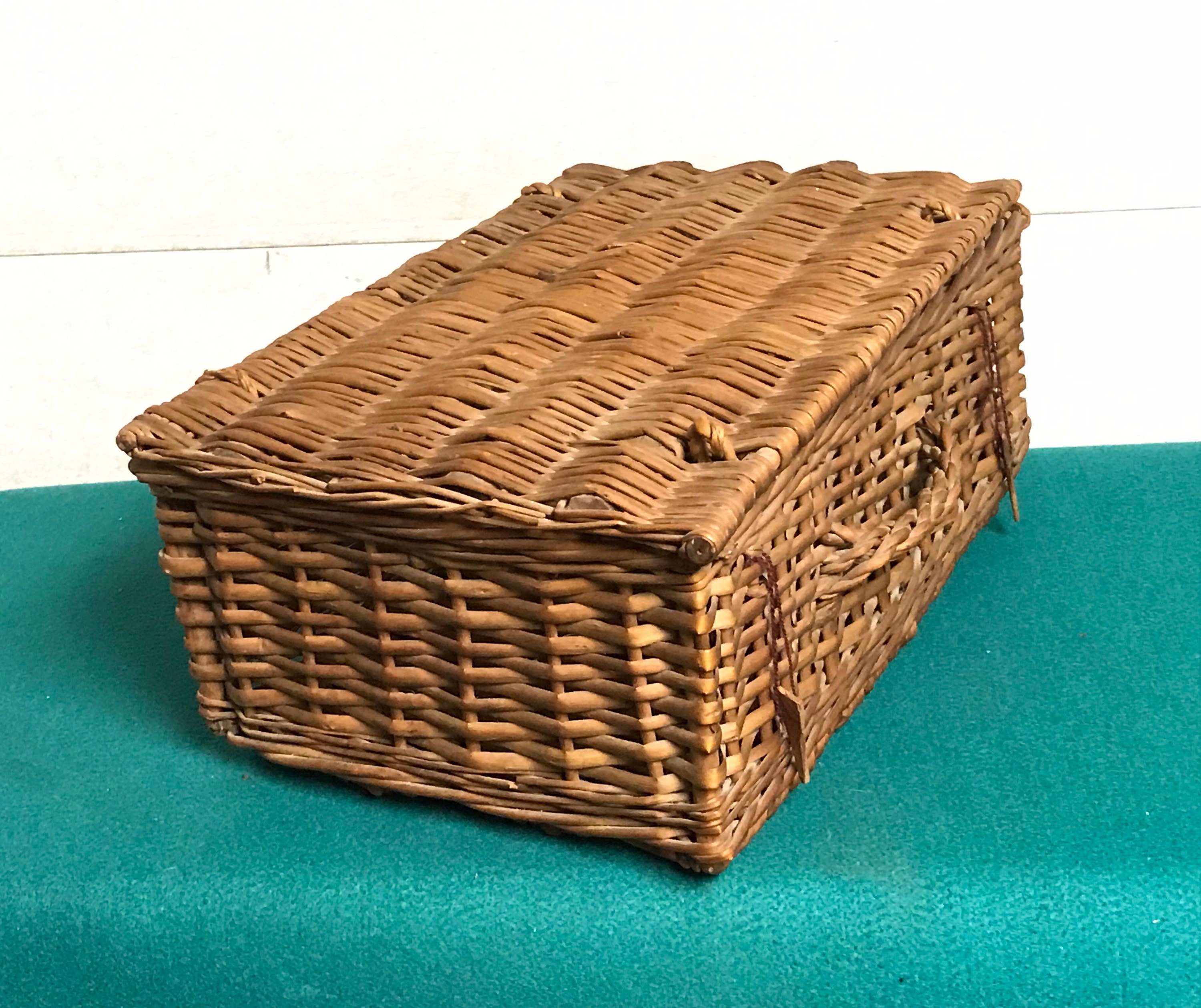 Vintage Wicker Suitcase Storage Box – Rattan Style With Leather Strap Lock, Plastic Construction For Picnic, Travel & Home Decor