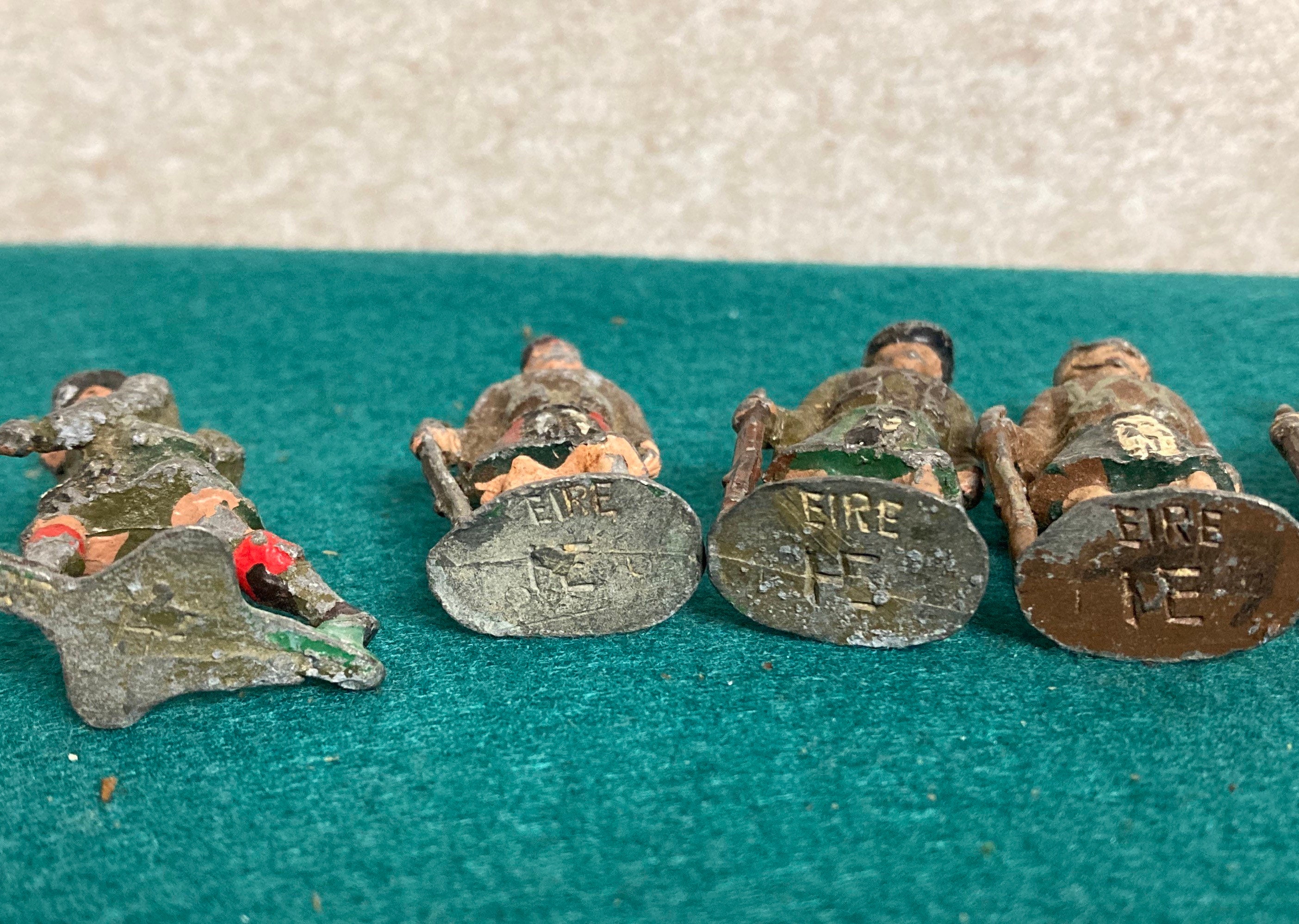 Vintage Eire Lead Toy Soldiers, Metal Army Men, Scottish Soldiers