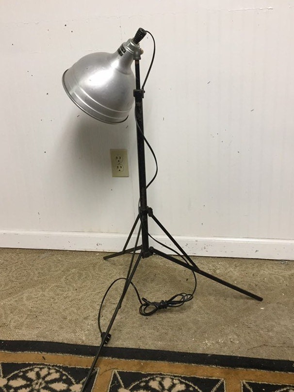 Unique Industrial Telescopic Iron Floor Lamp With 3 Leg